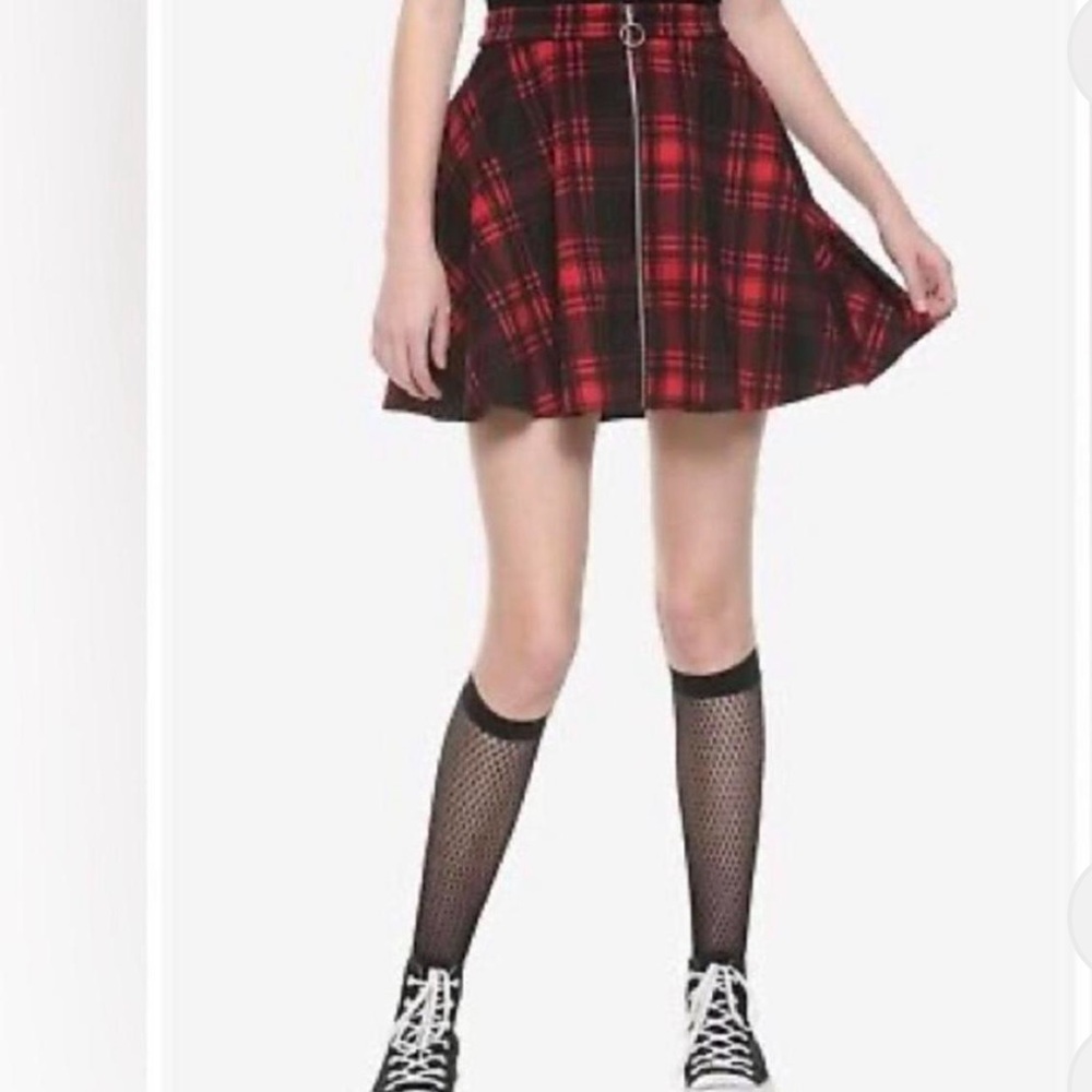 Hot Topic Plaid Red and Black Women's Skater Skirt with silver zip up never worn